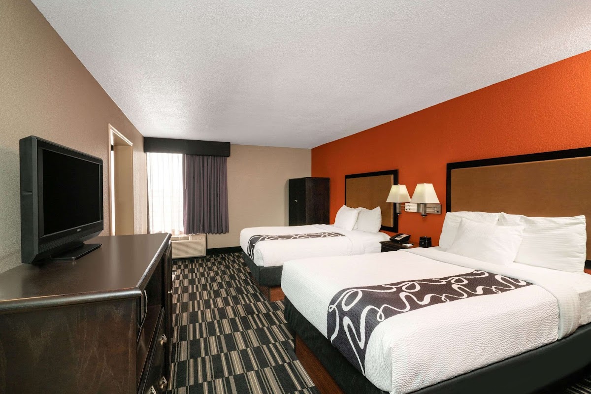 La Quinta Inn & Suites by Wyndham Memphis Airport Graceland photo 2