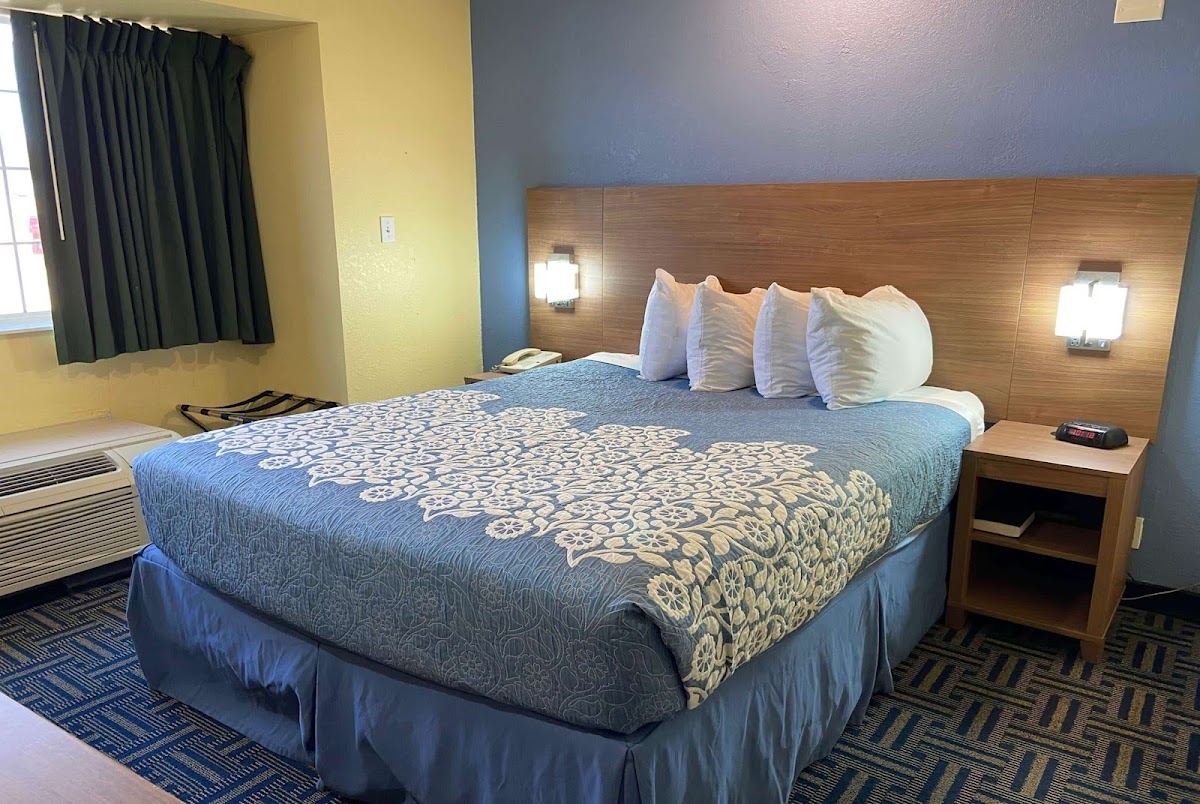 Days Inn & Suites by Wyndham Pryor photo 2