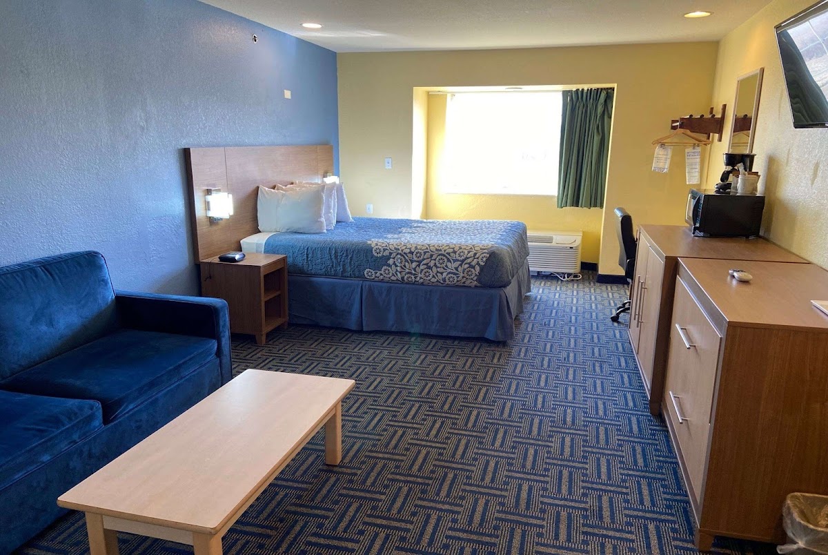 Days Inn & Suites by Wyndham Pryor photo 3