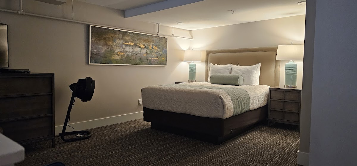Royal Victoria Suites photo 2
