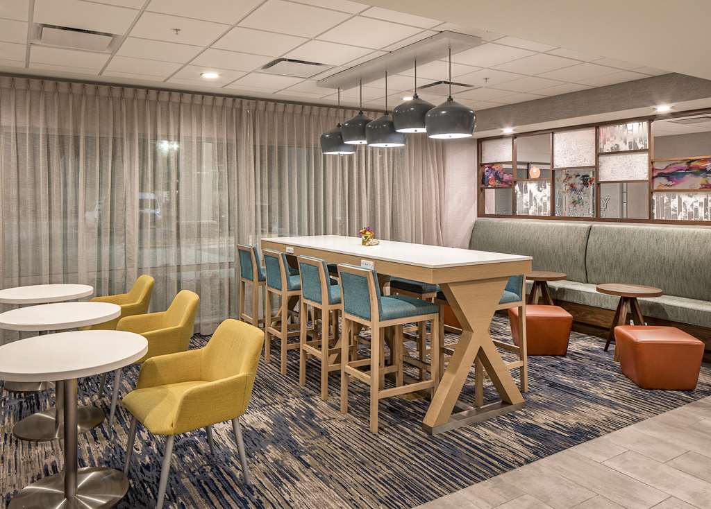 Hampton Inn Columbus NE photo 3