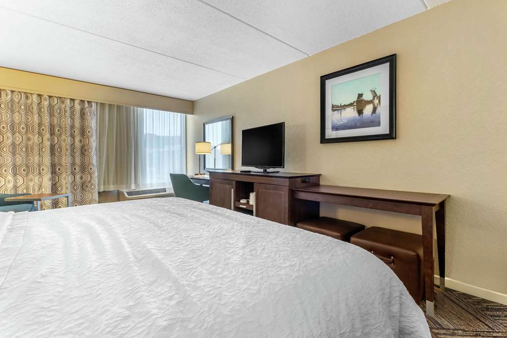 Hampton Inn by Hilton Green Bay Downtown photo 2