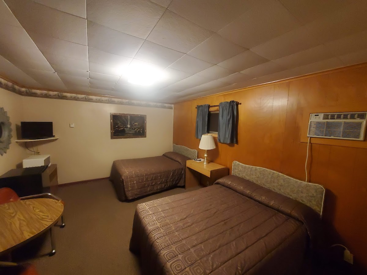 Tall Pines Motel photo 2