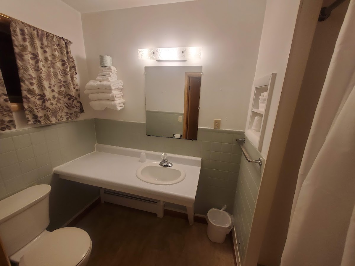 Tall Pines Motel photo 3