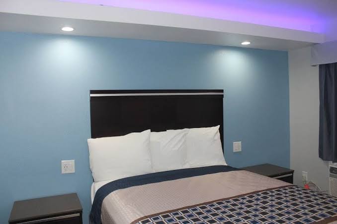 Day N Nite Inn photo 2