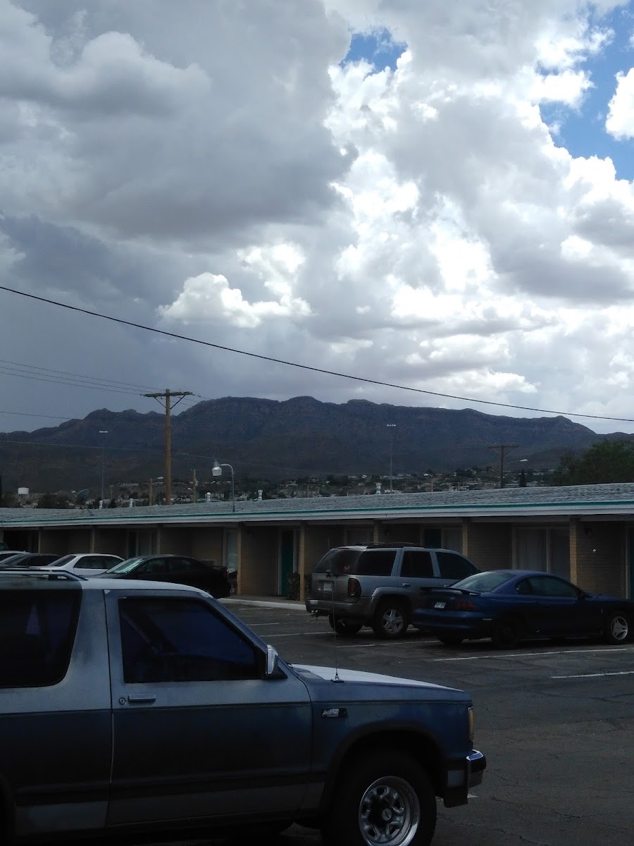 Beverly Crest Motor Inn photo 2