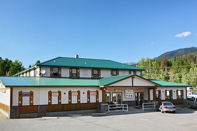 Valemount Hotel And Log & Rail Bar photo 3