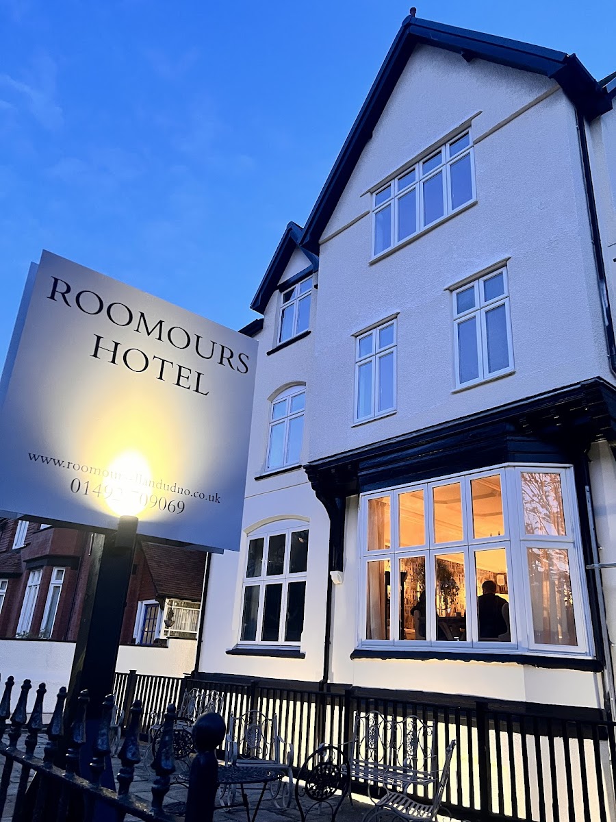 Roomours Hotel with Private Car Park