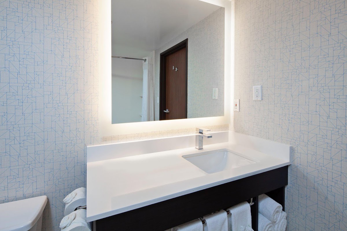 Holiday Inn Express & Suites Oakland-Airport by IHG photo 3