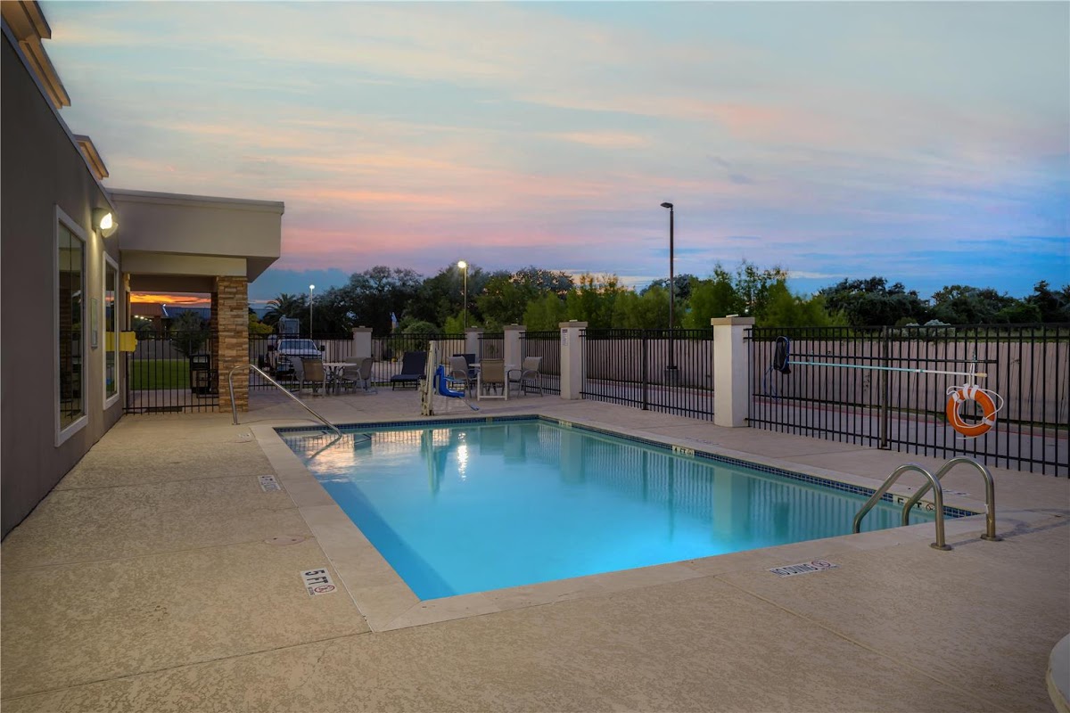Best Western Plus Bay City Inn & Suites photo 3