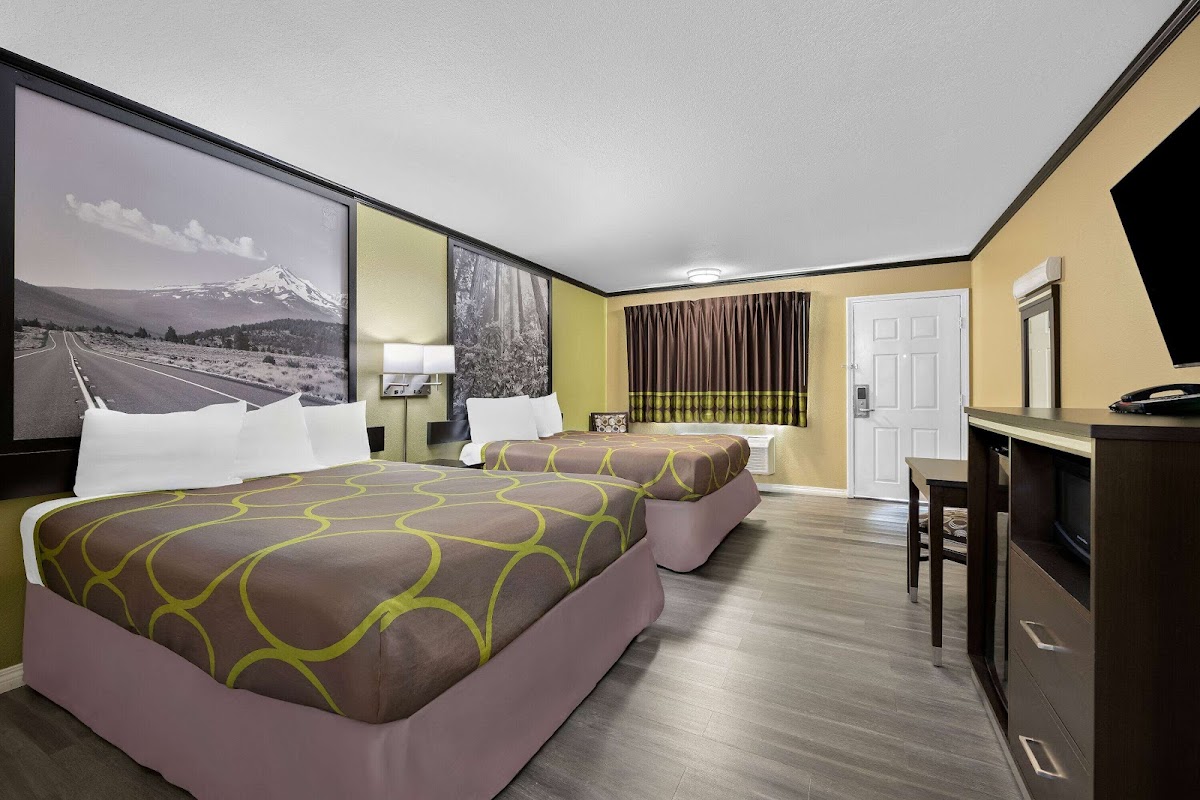 Super 8 by Wyndham Crescent City photo 2
