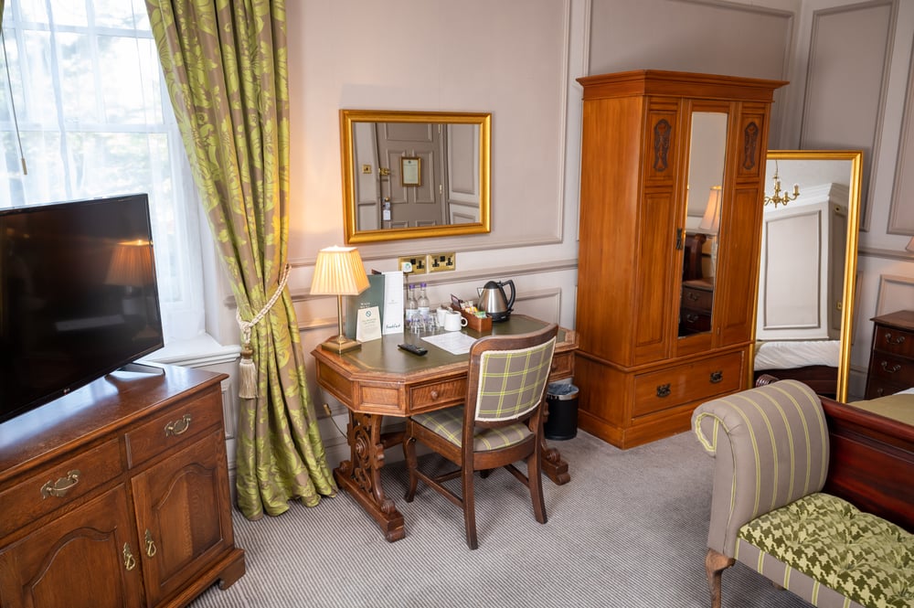 Cedars Inn Hotel