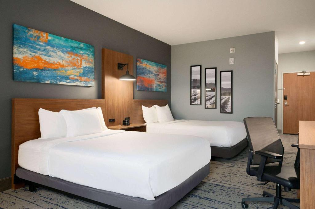 La Quinta Inn & Suites by Wyndham Marysville photo 3