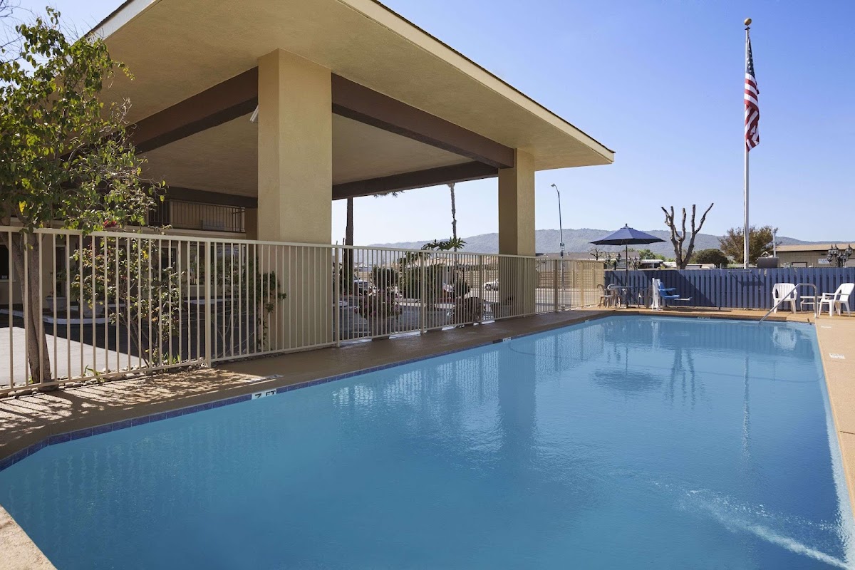 Days Inn by Wyndham Gilroy photo 3