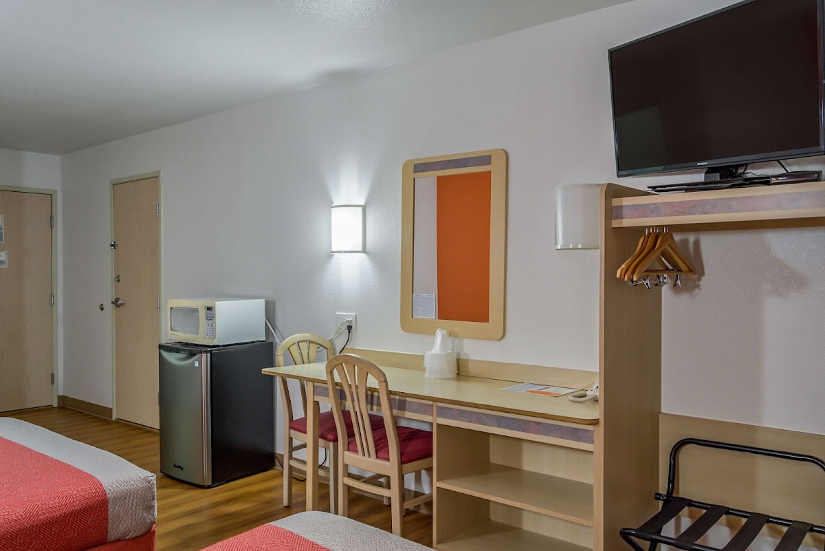 Motel 6 Redmond, OR photo 2