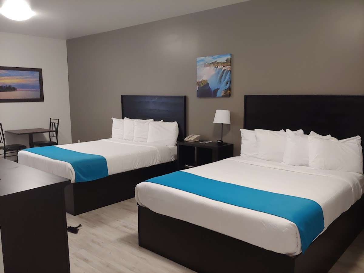 Roadhouse 52 Inn & Suites photo 2