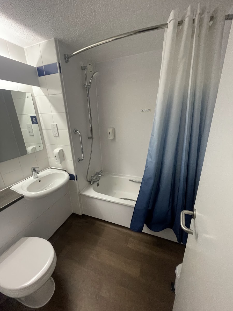 Travelodge Heathrow Heston M4 Eastbound photo 2