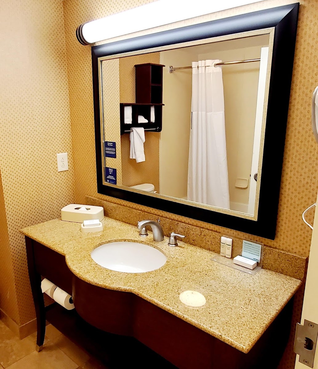 Hampton Inn & Suites Durham/North I-85 photo 2
