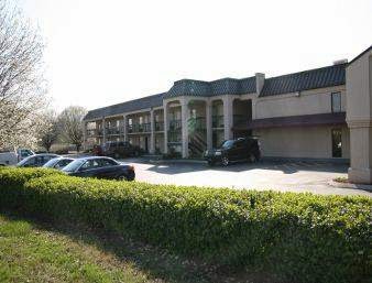 Super 8 - Manchester TN