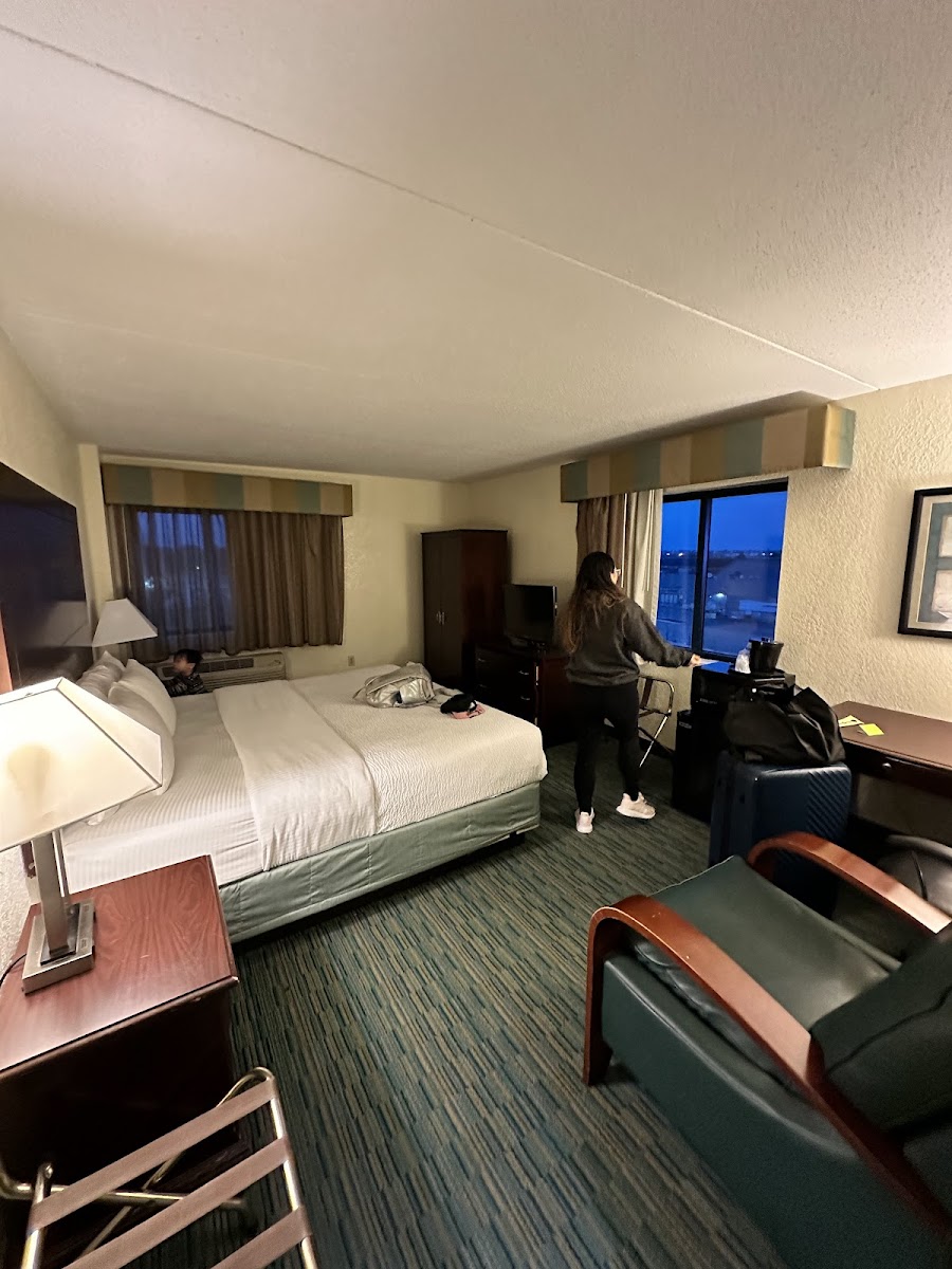 La Quinta Inn & Suites by Wyndham Boston Somerville photo 2