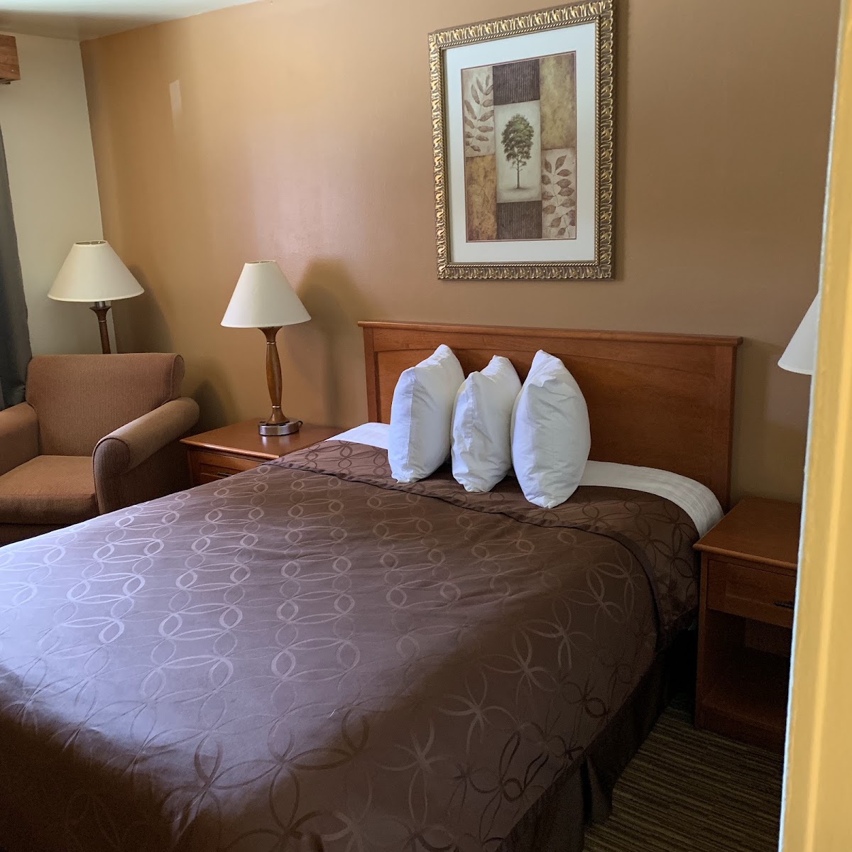 Frontier Lodge photo 2