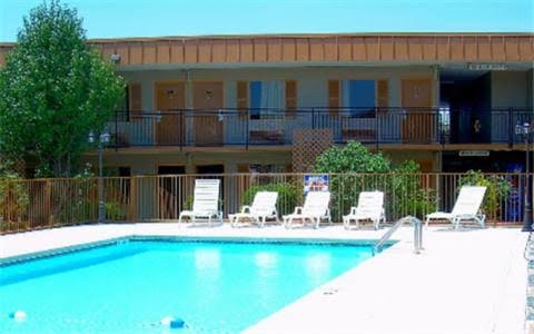 Executive Inn & Suites Springdale photo 3