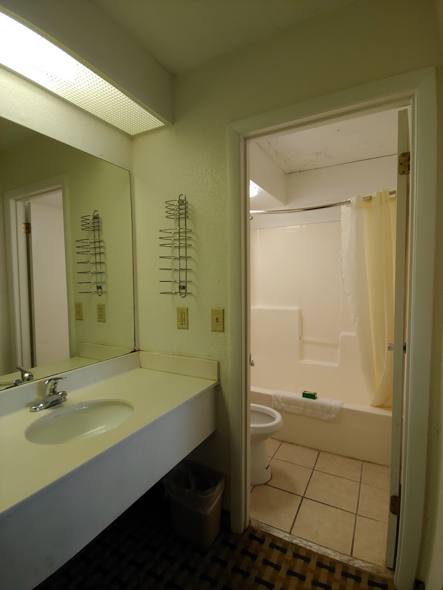 Cocomo Inn & Suites photo 3