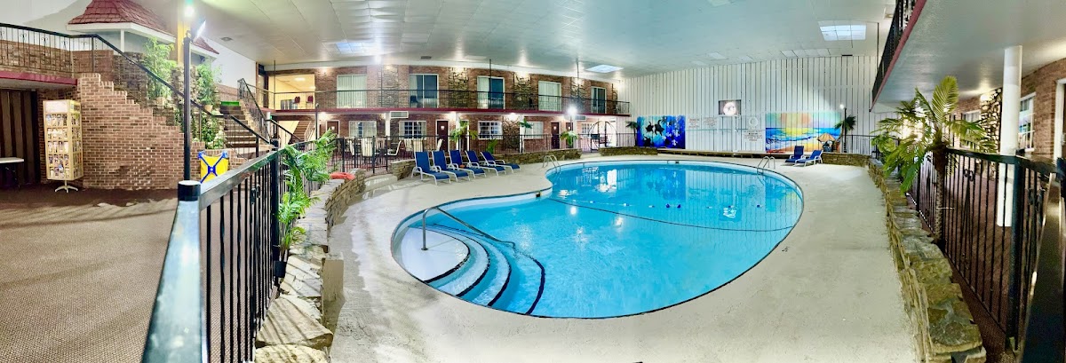 Ramada by Wyndham Mountain Home photo 3