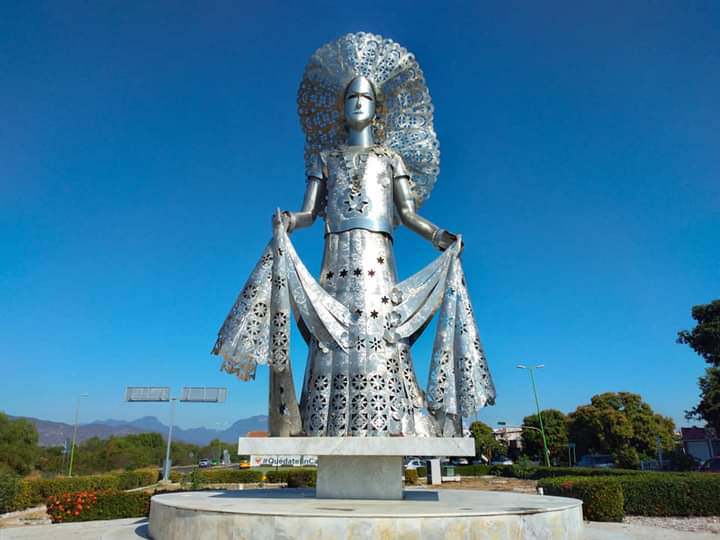 Monumento a La Mujer Tehuana