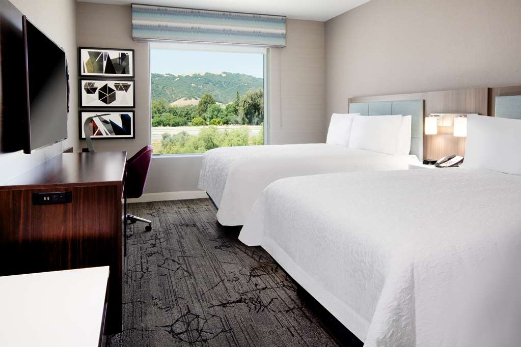 Hampton Inn & Suites Gilroy photo 2