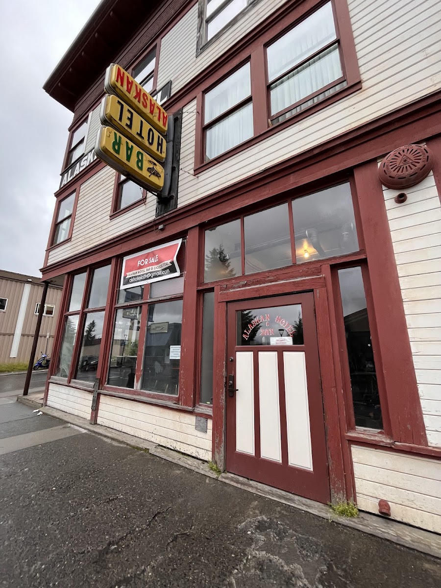Alaskan Hotel & Bar photo 2