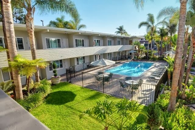 La Avenida Inn