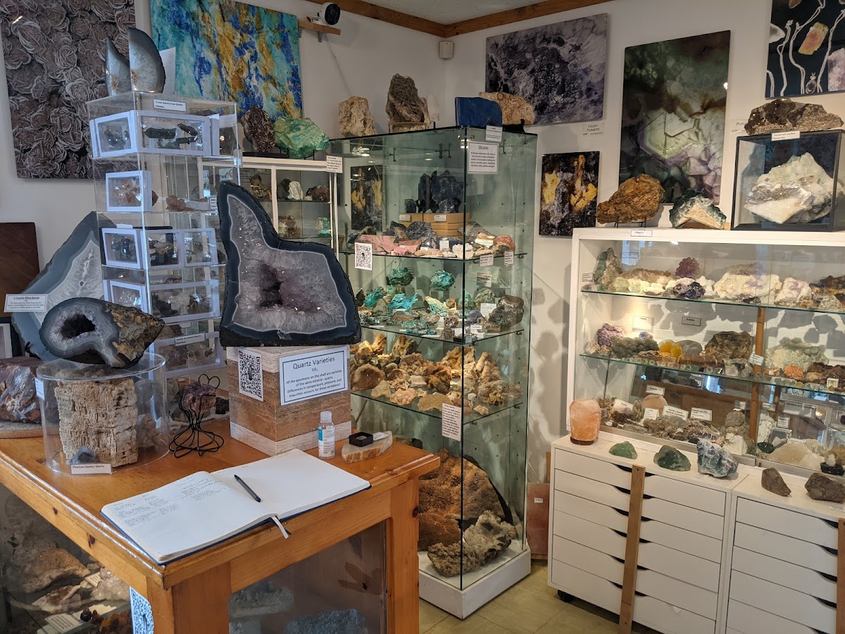 Crystal Cave Mineral Exhibit & Crystal Shop