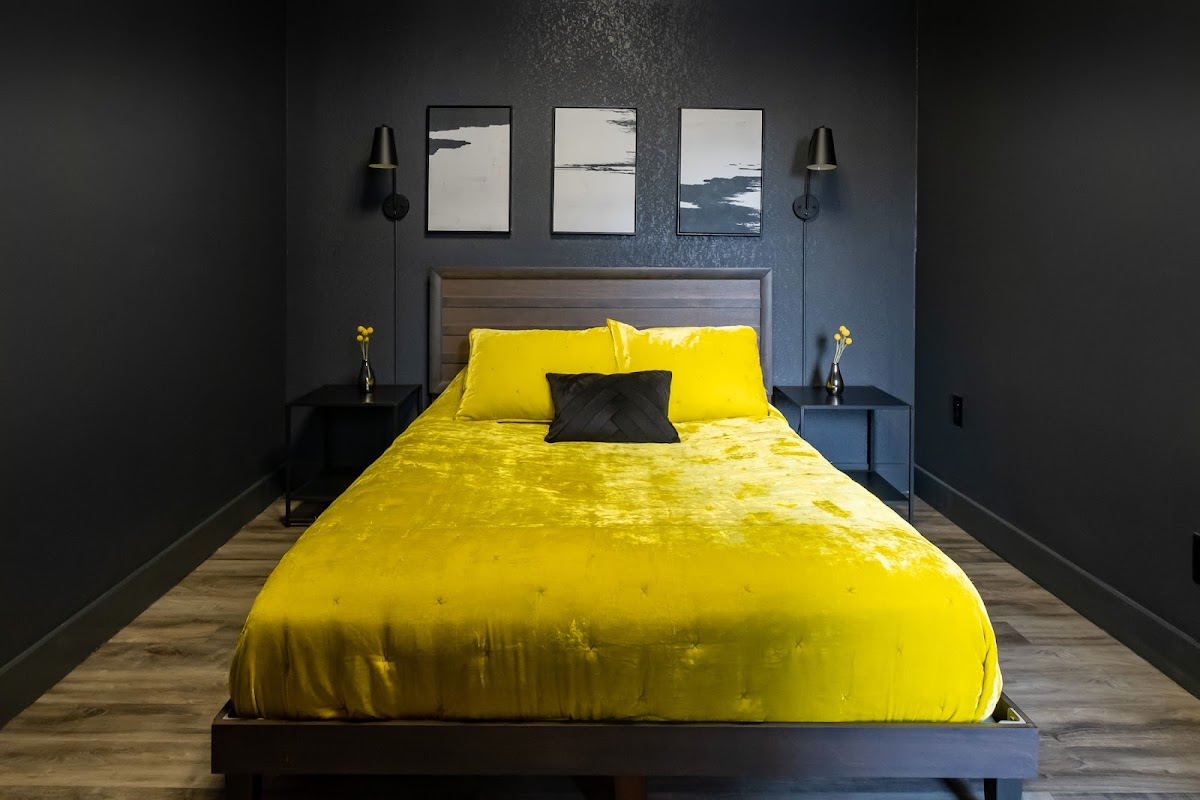 Hollyhock Suites photo 2