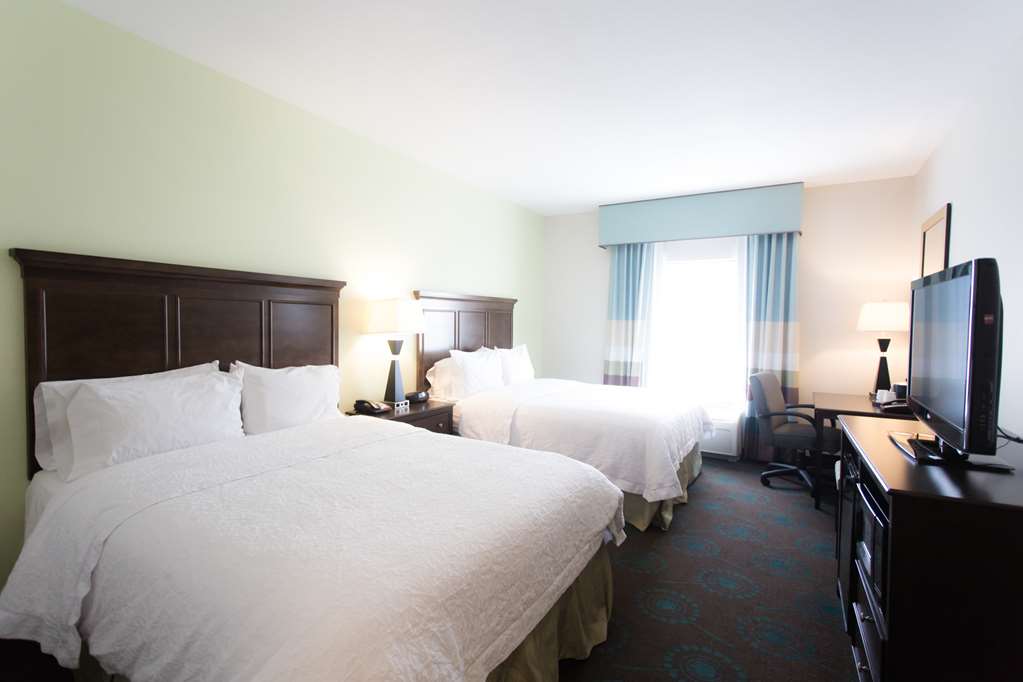 Hampton Inn & Suites Middlebury photo 2