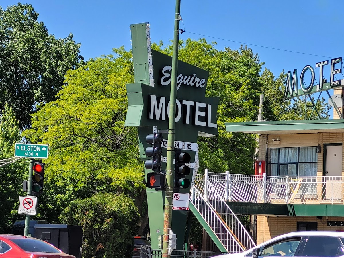 Esquire Motel photo 3
