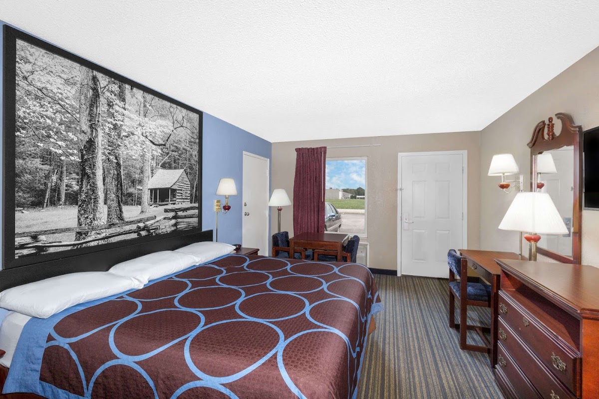 Super 8 by Wyndham Whiteville photo 2