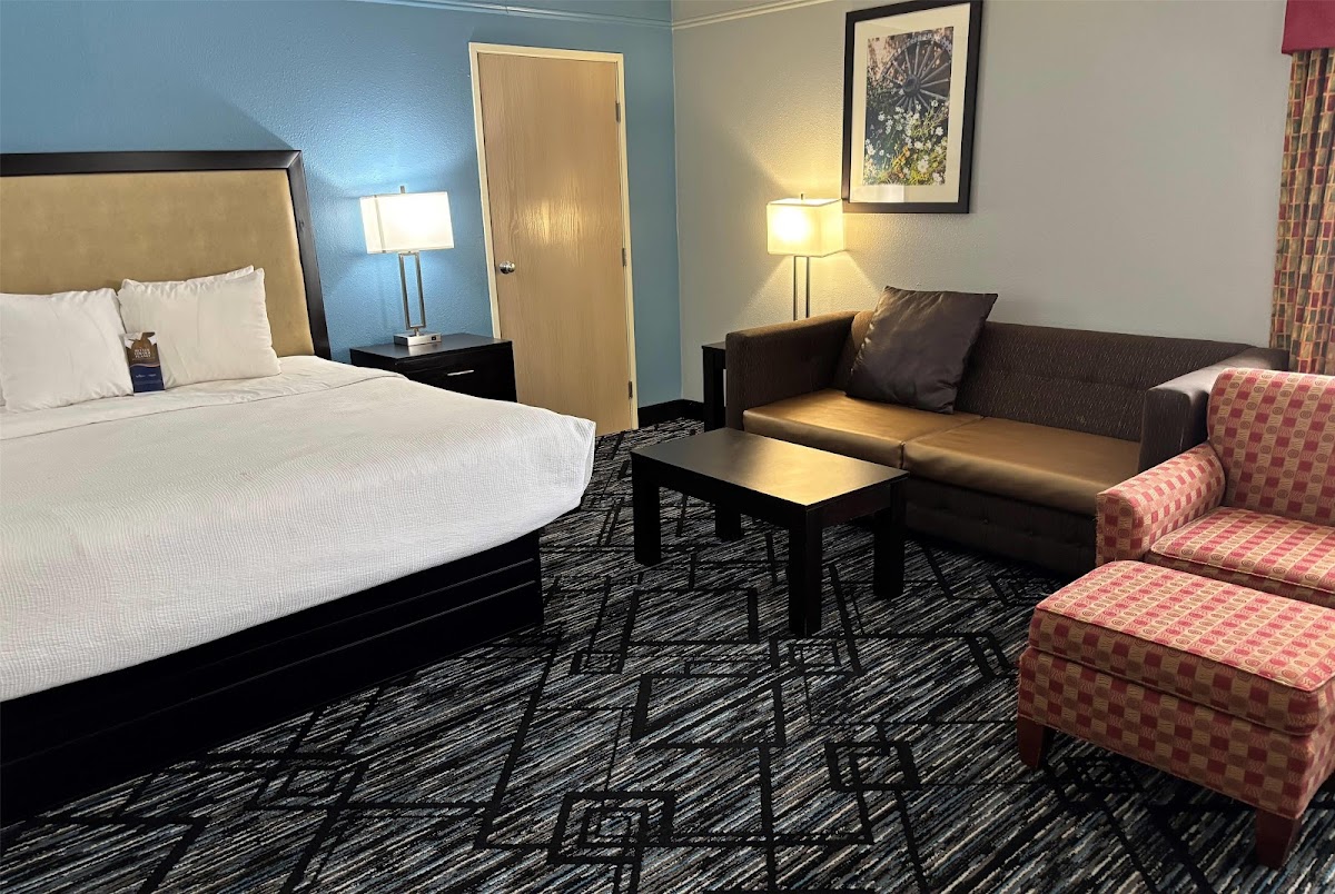 Baymont by Wyndham Litchfield photo 2