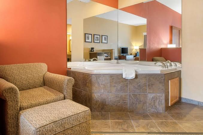 Comfort Suites Louisville Airport photo 2