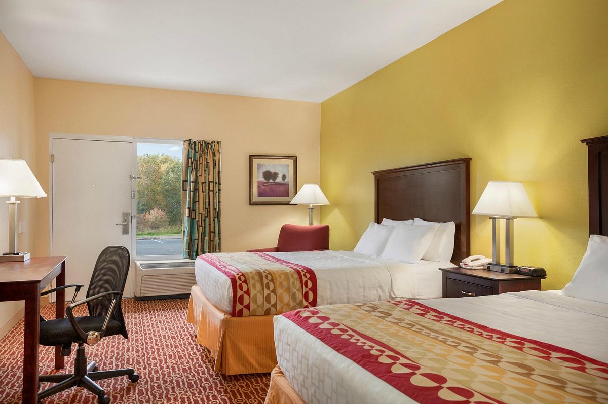 Baymont by Wyndham Detroit/Roseville photo 2