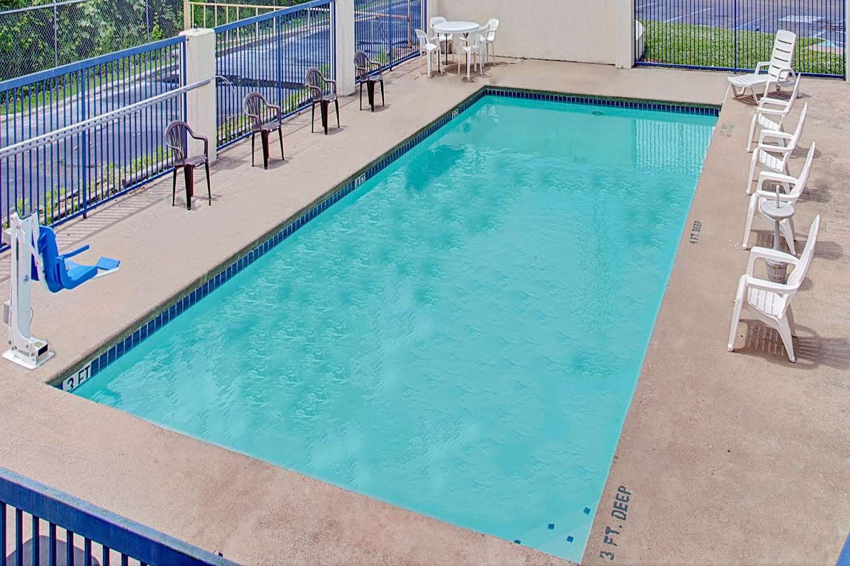 Days Inn & Suites by Wyndham Memphis East photo 3