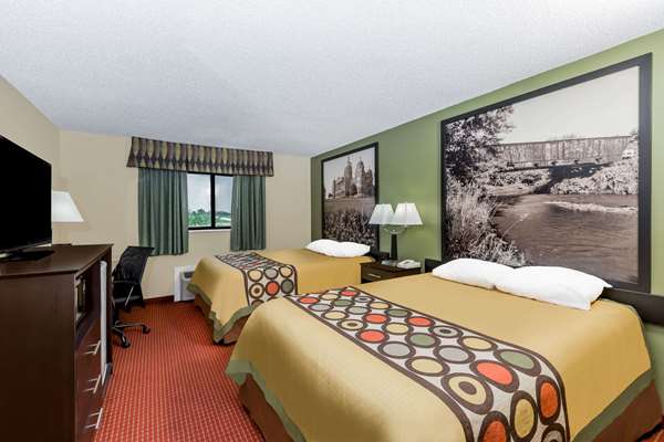 Super 8 by Wyndham Grinnell IA photo 2