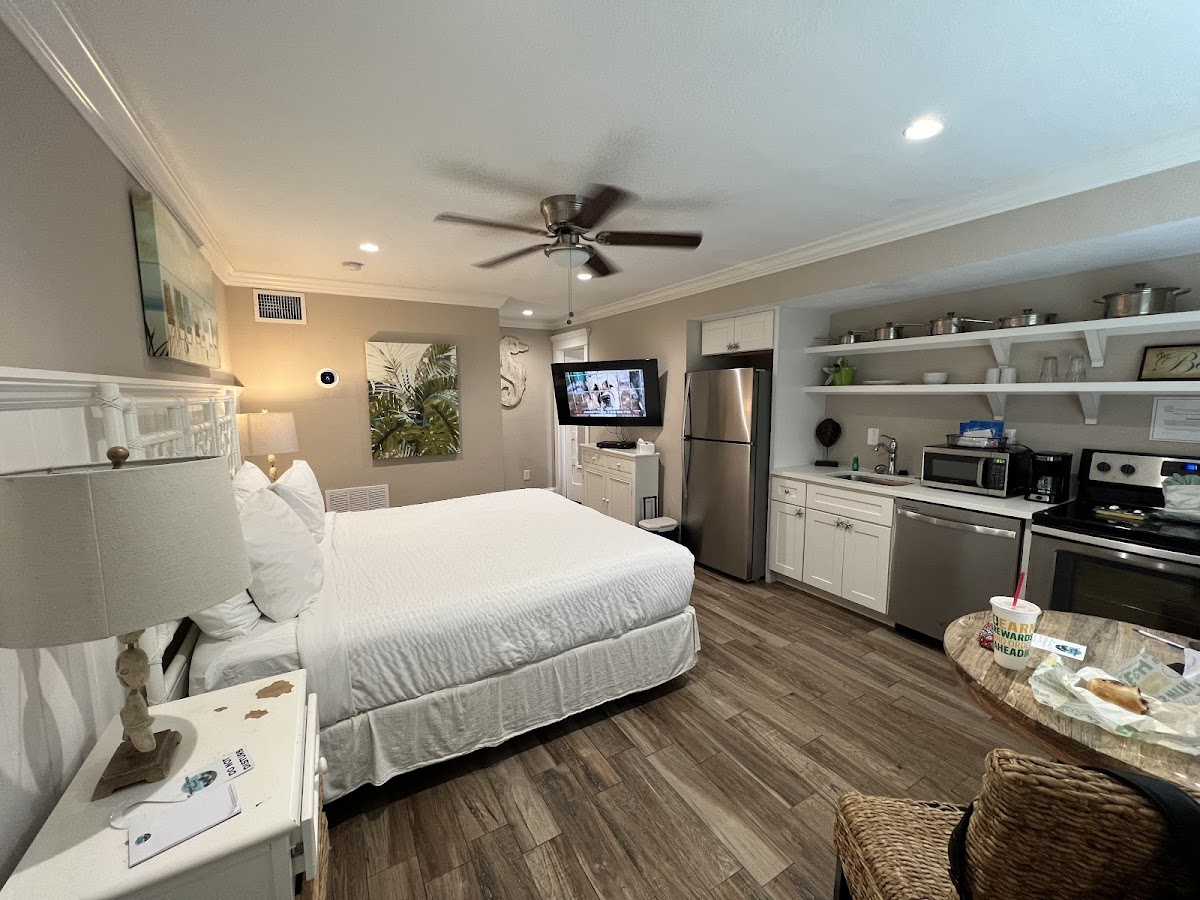 Tropical Breeze Resort photo 2