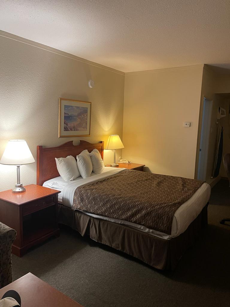 Knights Inn Lethbridge photo 2