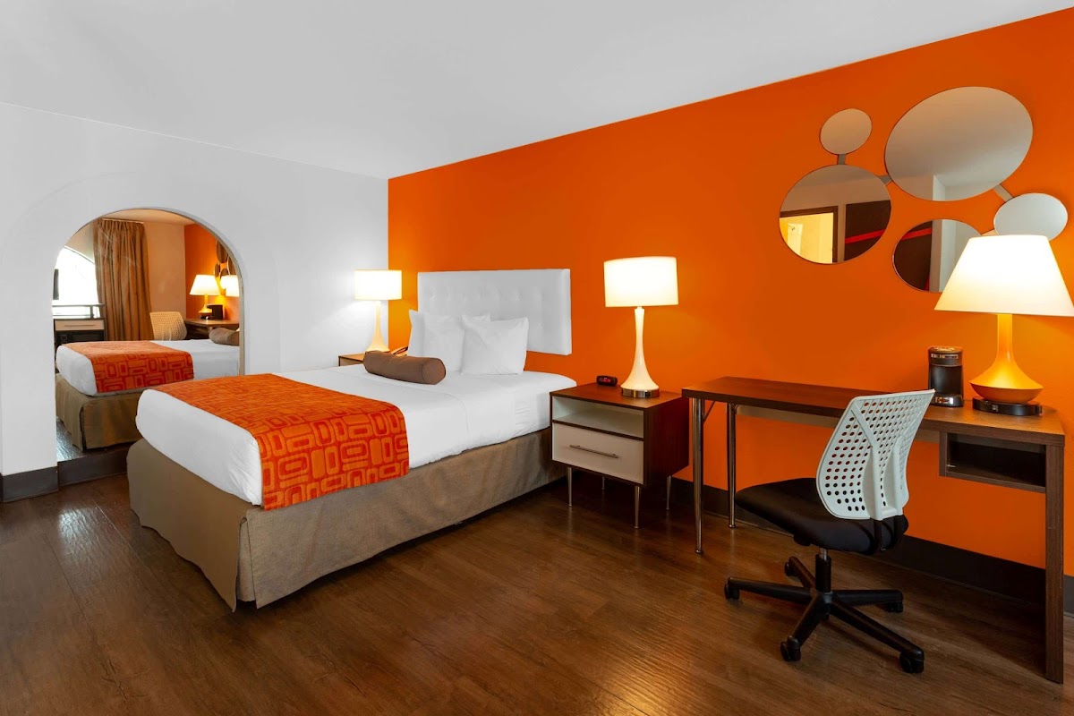 Howard Johnson by Wyndham Waukegan Great Lakes photo 2