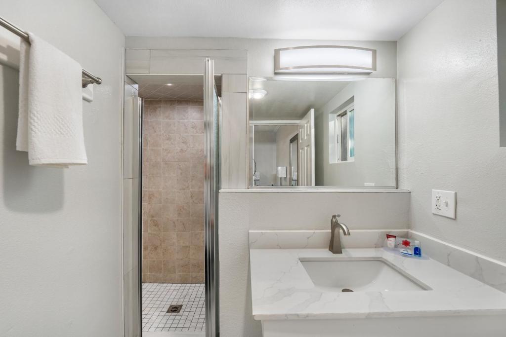 Rodeway Inn Stockton Highway 99 photo 3