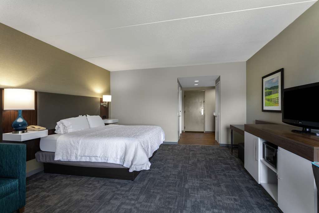 Hampton Inn Bedford photo 2