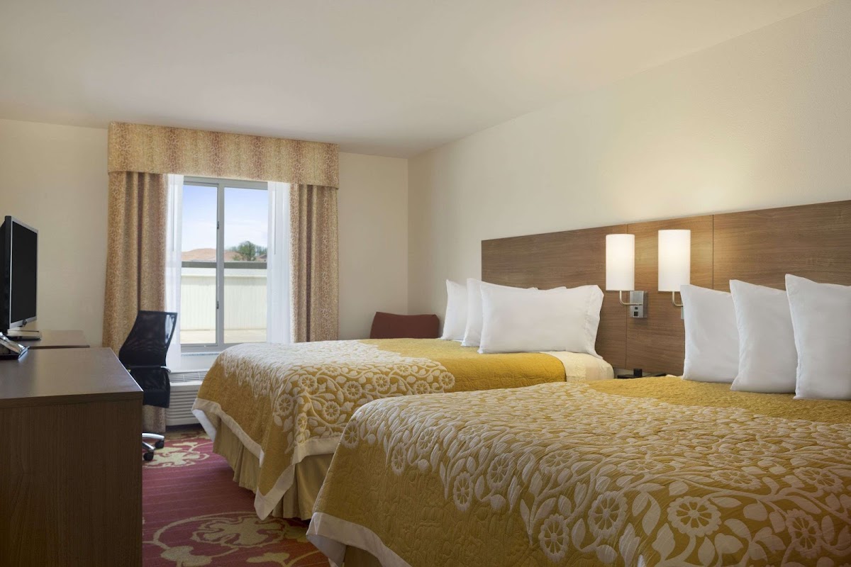Days Inn & Suites by Wyndham Belmont photo 2