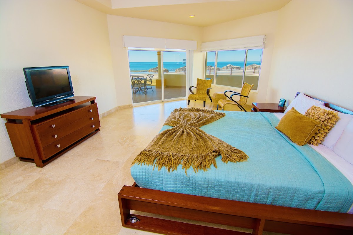 Las Palmas Resort photo 2