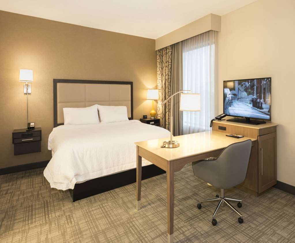 Hampton Inn & Suites Minneapolis University Area photo 2